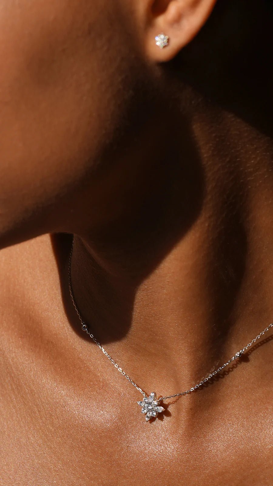 Silver Lilly Flower Necklace - ARTSY SILVER