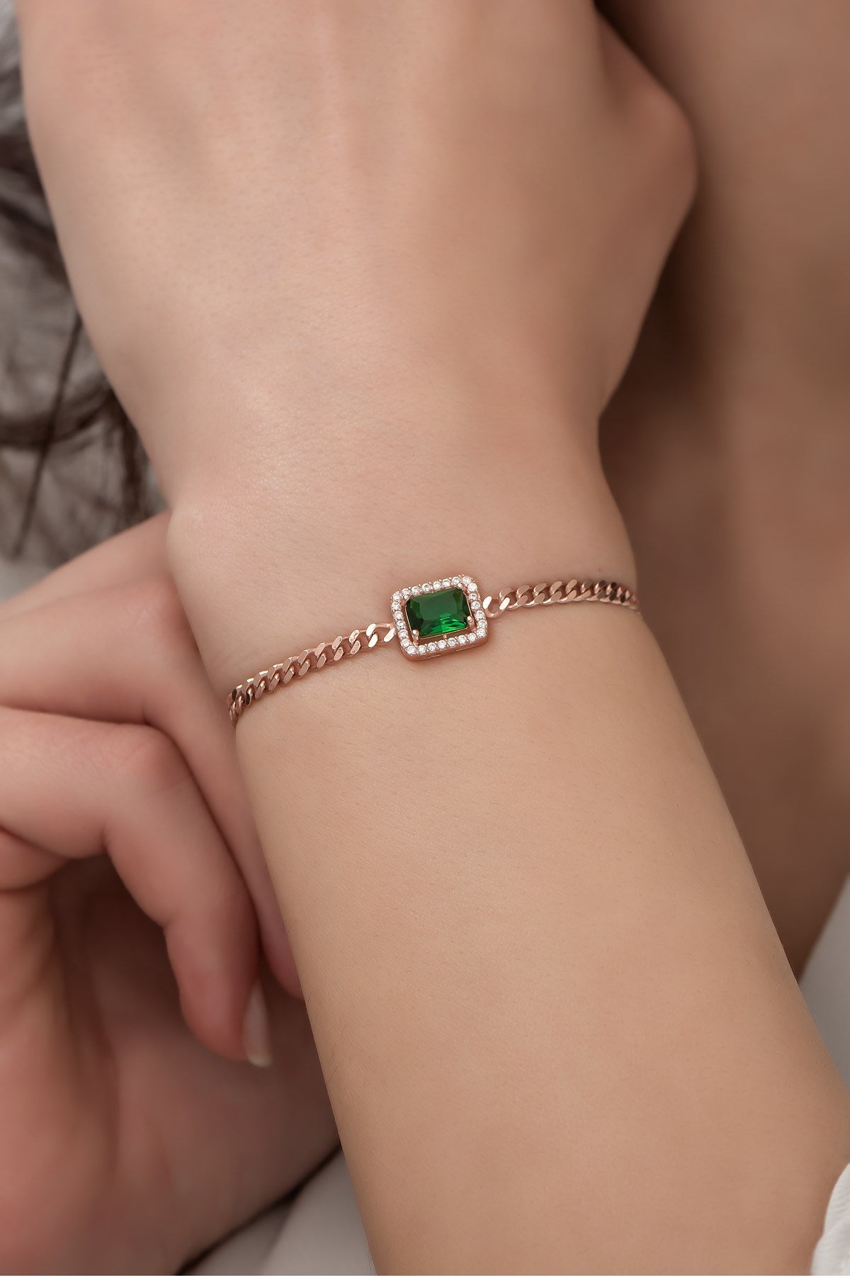 Gourmet Chain Green Stone Bracelet