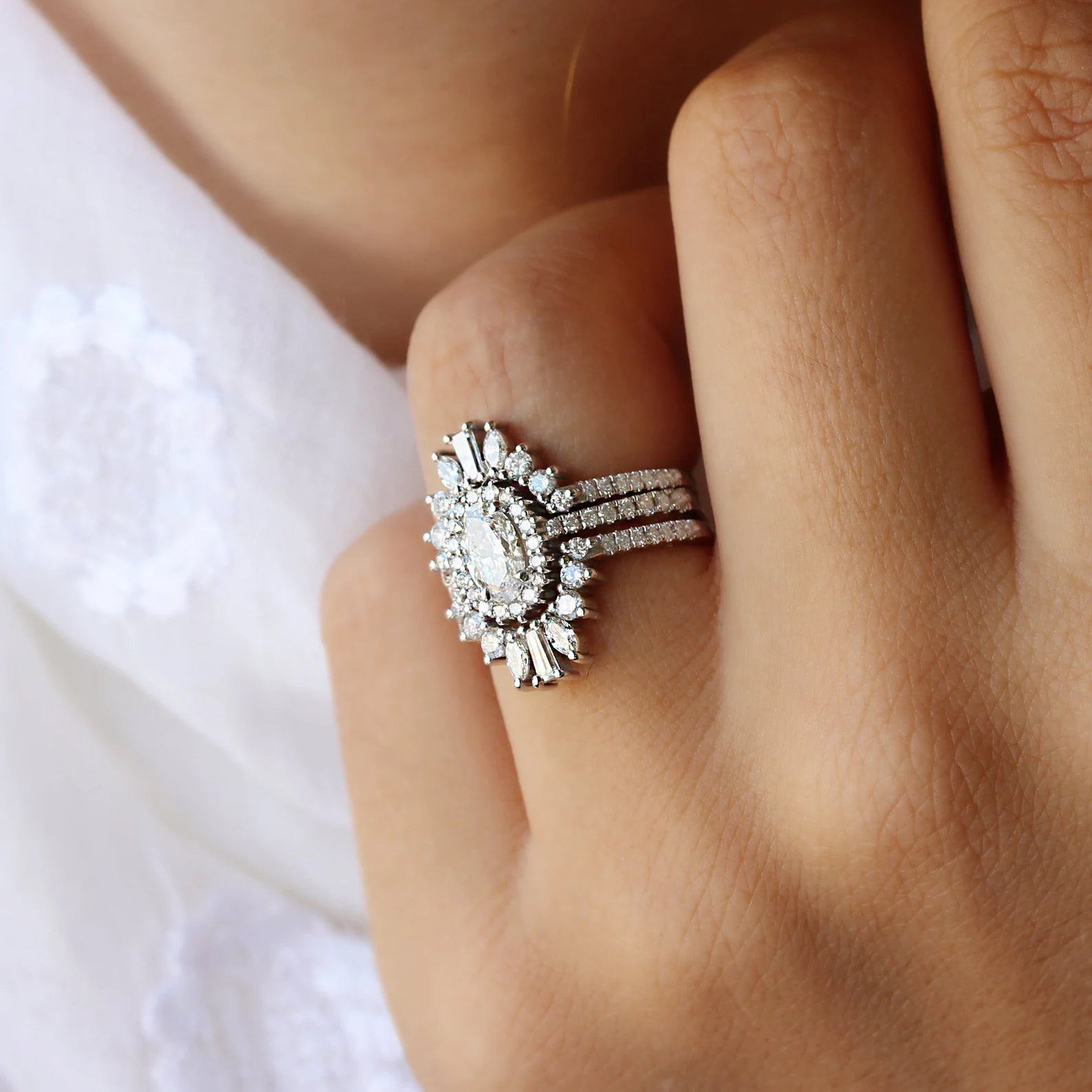 Halo Unique Oval Cut 3 set Ring