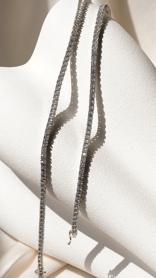 <tc> قلادة التنس الفضية </tc>