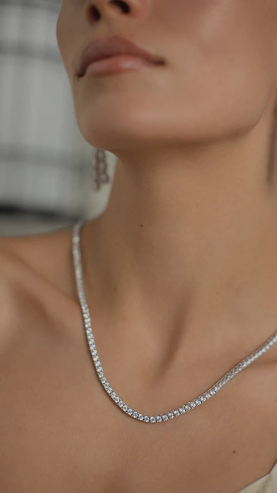 <tc> قلادة التنس الفضية </tc>