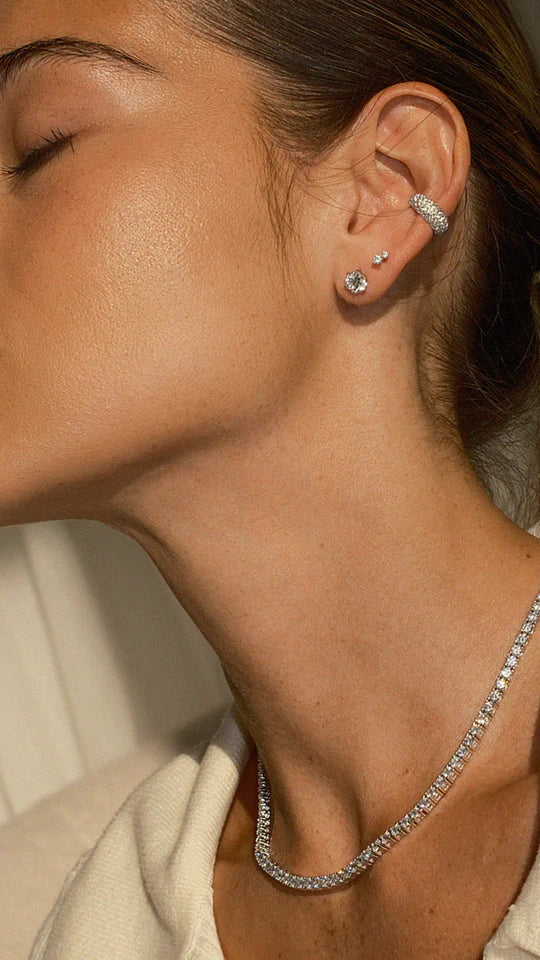 <tc> قلادة التنس الفضية </tc>