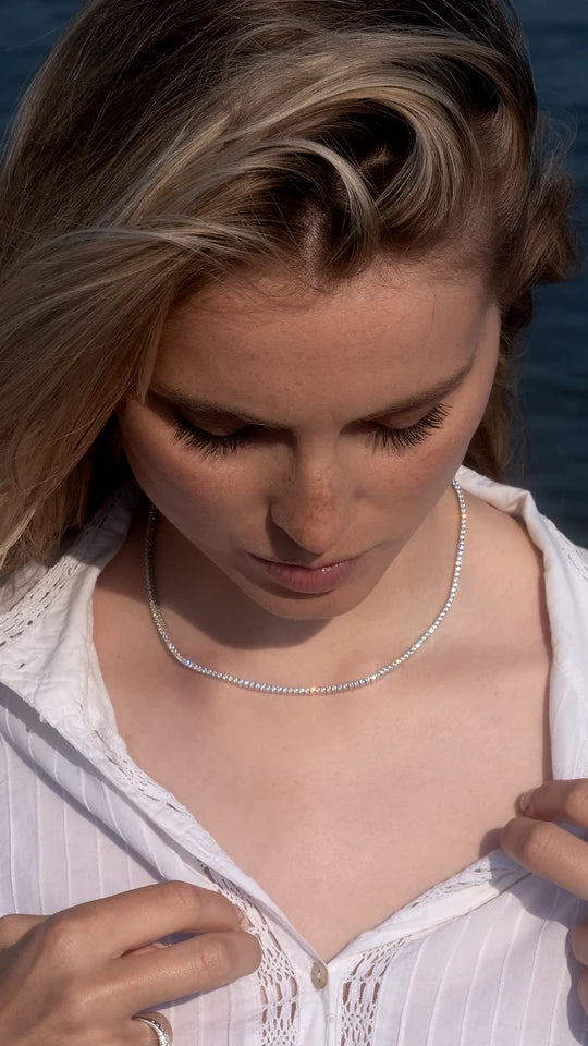 <tc> قلادة التنس الفضية </tc>