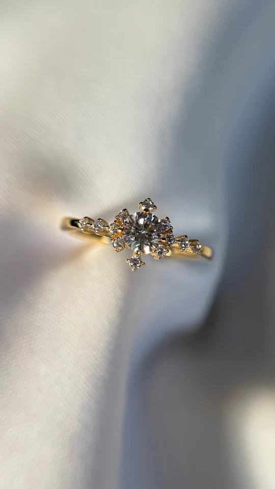 <tc> خاتم بأحجار الزركون بتصميم فريد </tc>