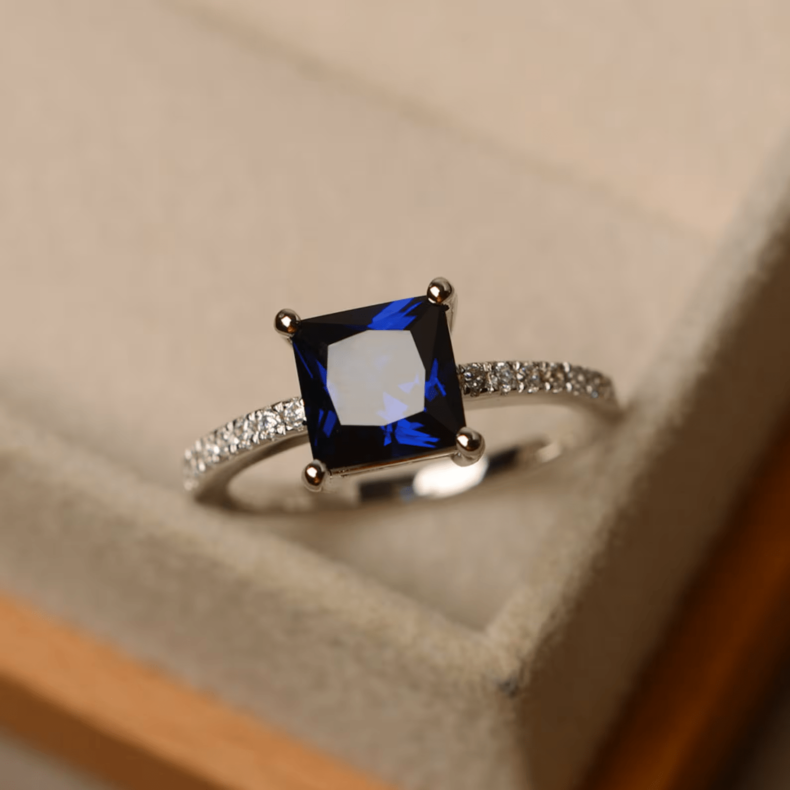 Anta Najm Hayati Sapphire Ring - ARTSY SILVER