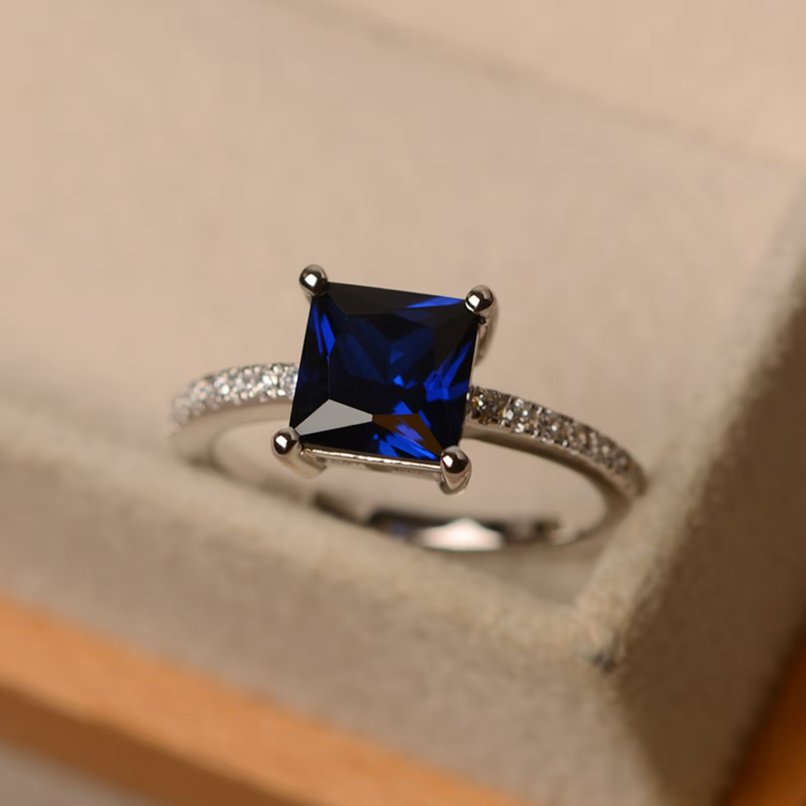 Anta Najm Hayati Sapphire Ring