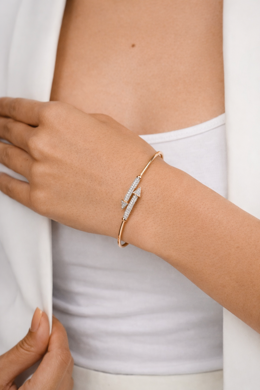 Arrow Spark Twisted Bangle - ARTSY SILVER