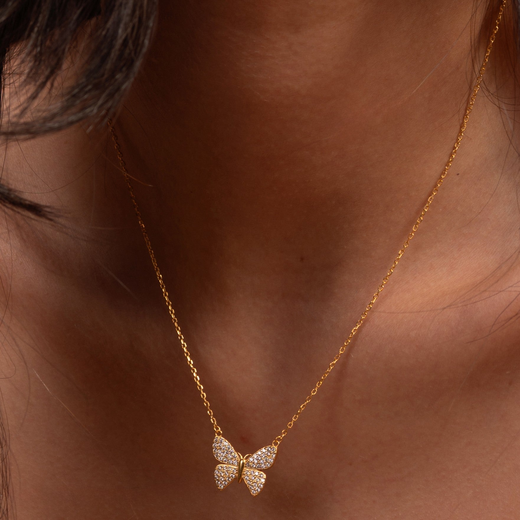 <tc>قلادة الفراشة مطلية بالذهب </tc>