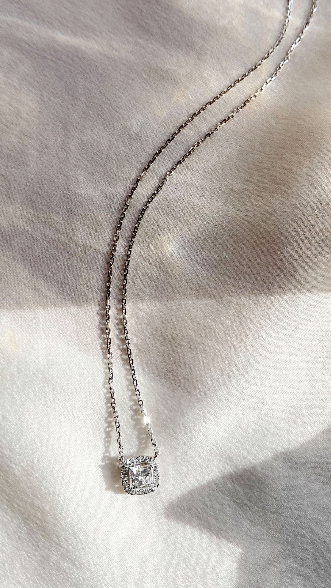 Drip White Zircon Necklace