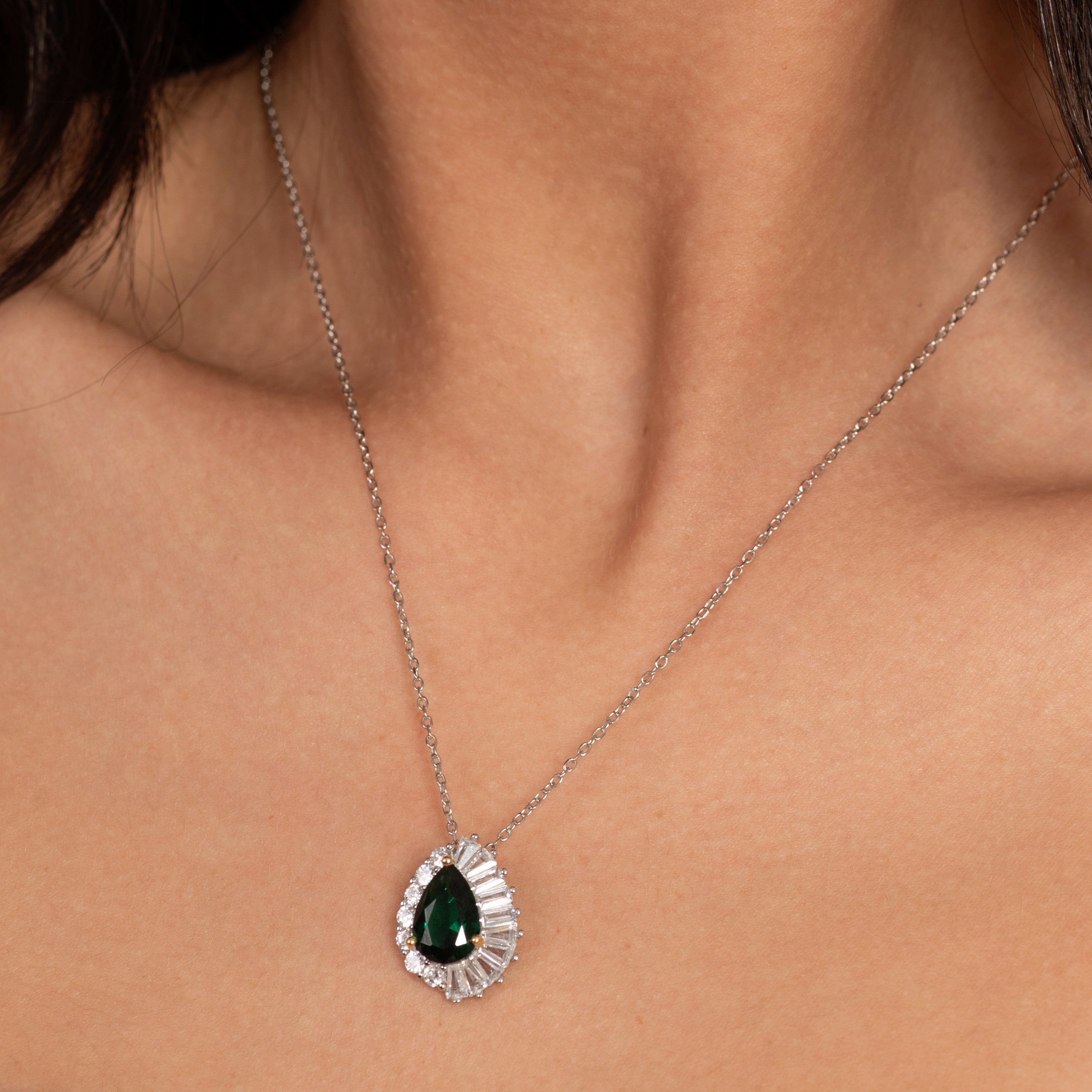 Emerald And Baguette Stones Necklace