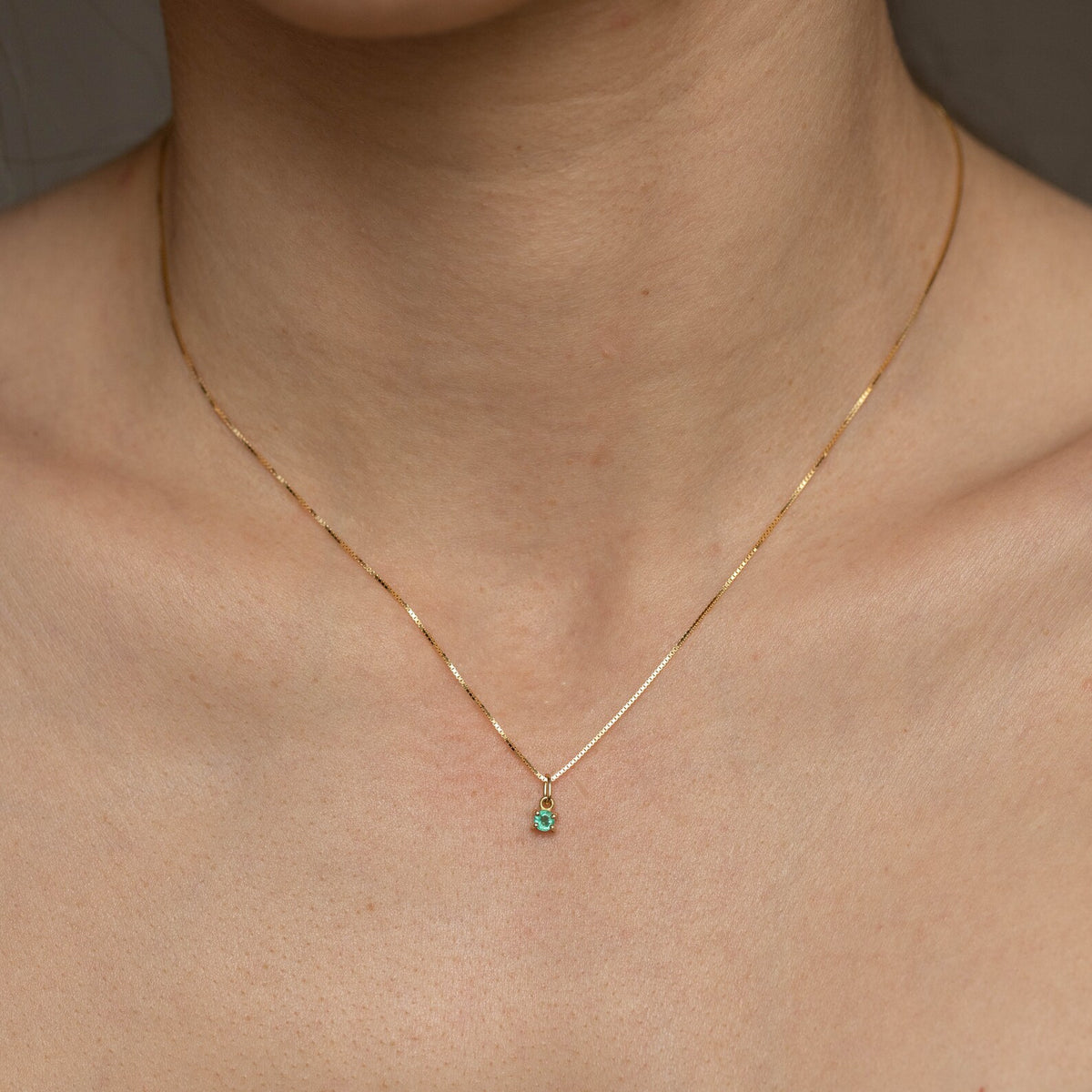 Emerald minimal Necklace
