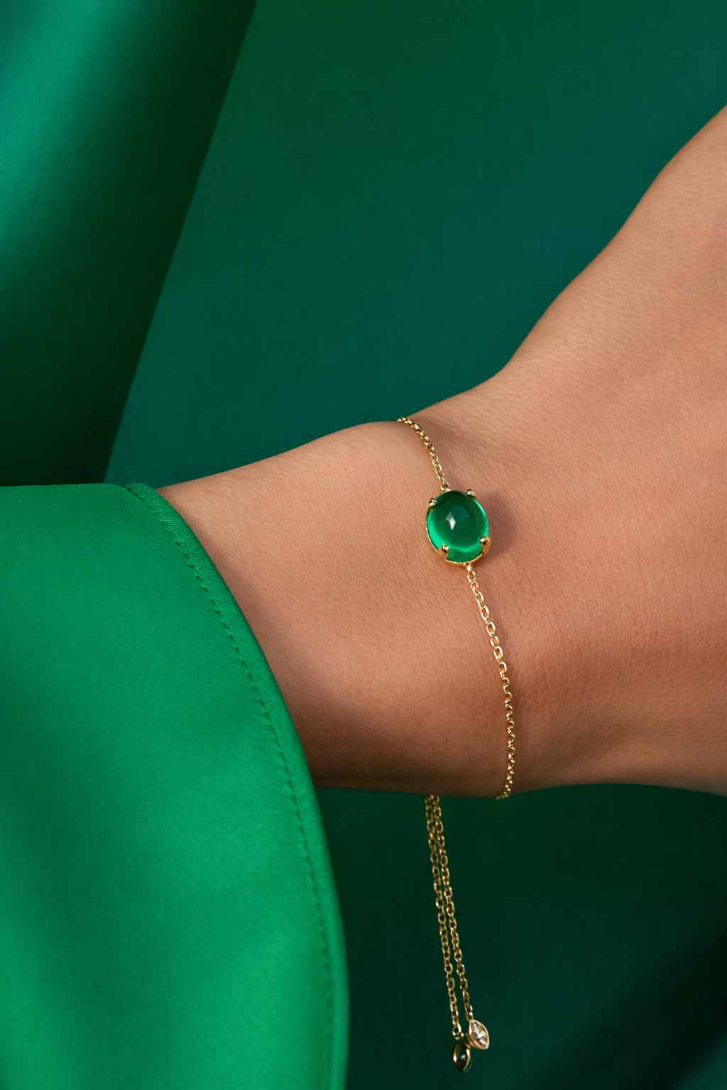 Glossy Cabochon Emerald Bracelet