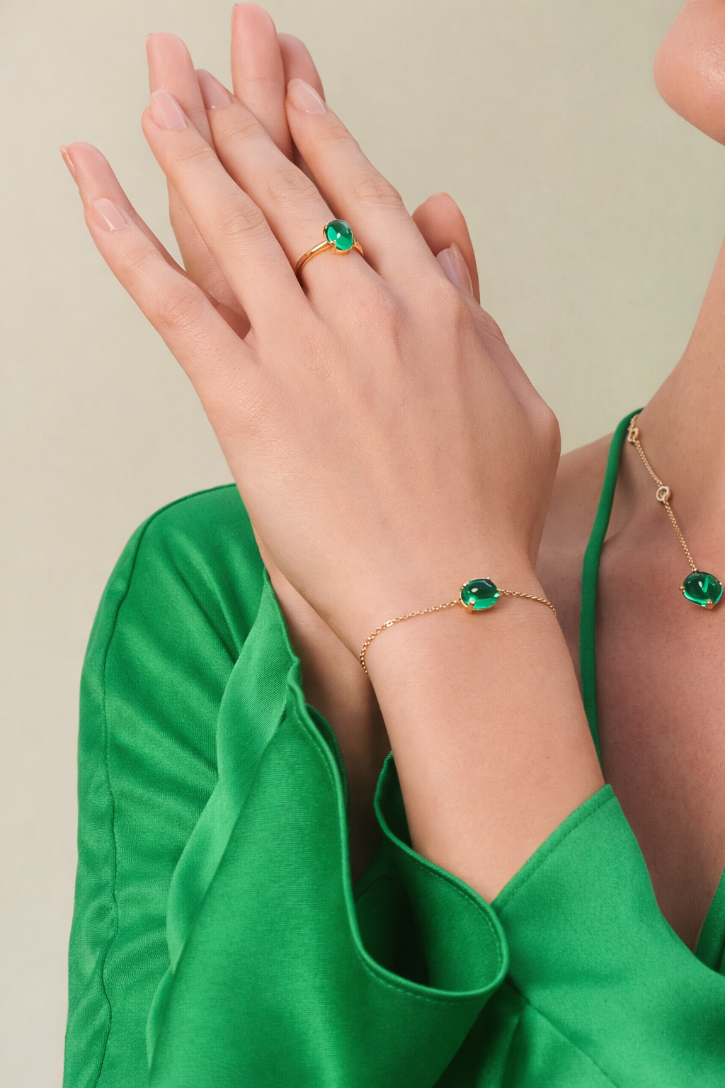 Glossy Cabochon Emerald Bracelet