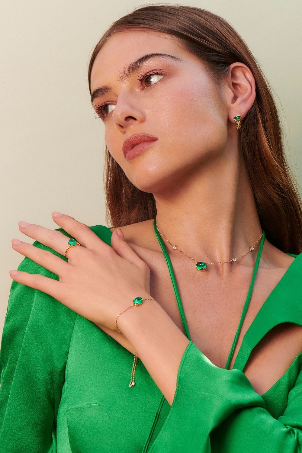 Glossy Cabochon Emerald Necklace