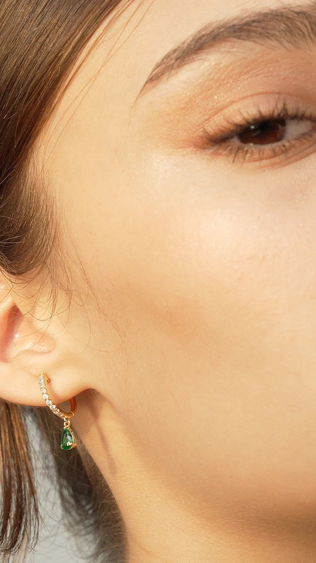 HOOP EMERALD STONE GOLD PLATING