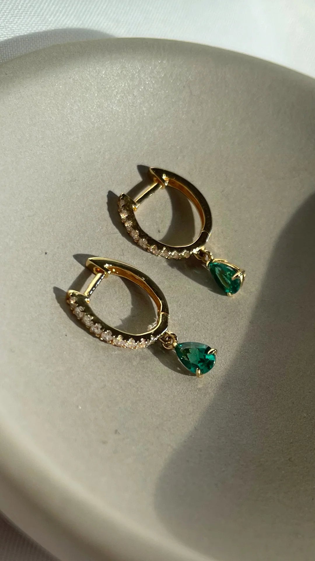 HOOP EMERALD STONE GOLD PLATING