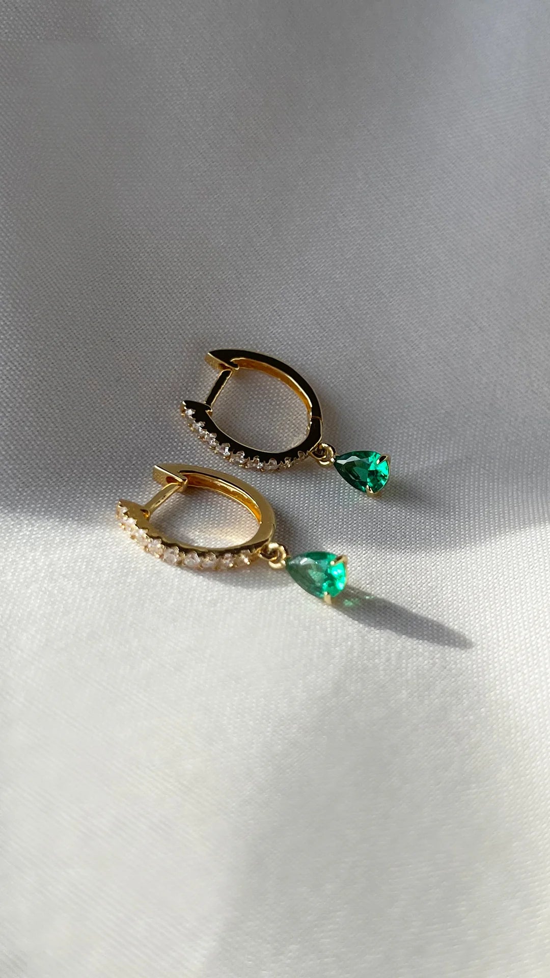 HOOP EMERALD STONE GOLD PLATING