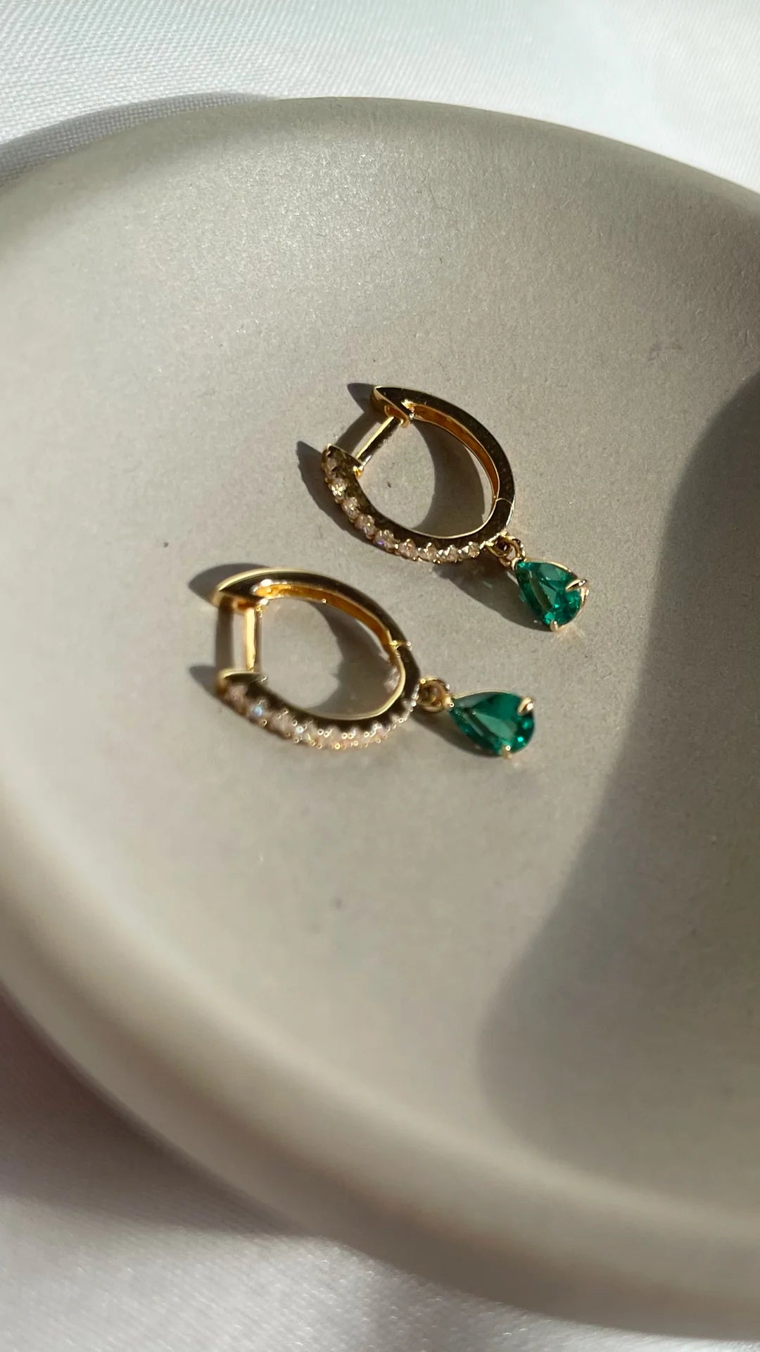 HOOP EMERALD STONE GOLD PLATING