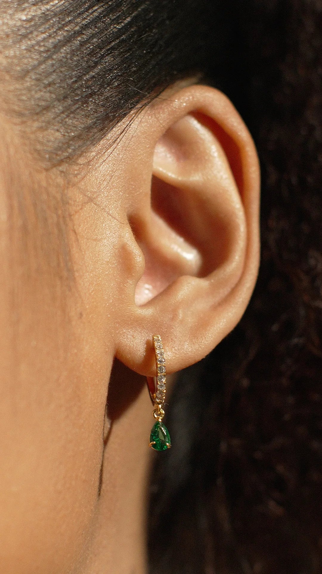 HOOP EMERALD STONE GOLD PLATING