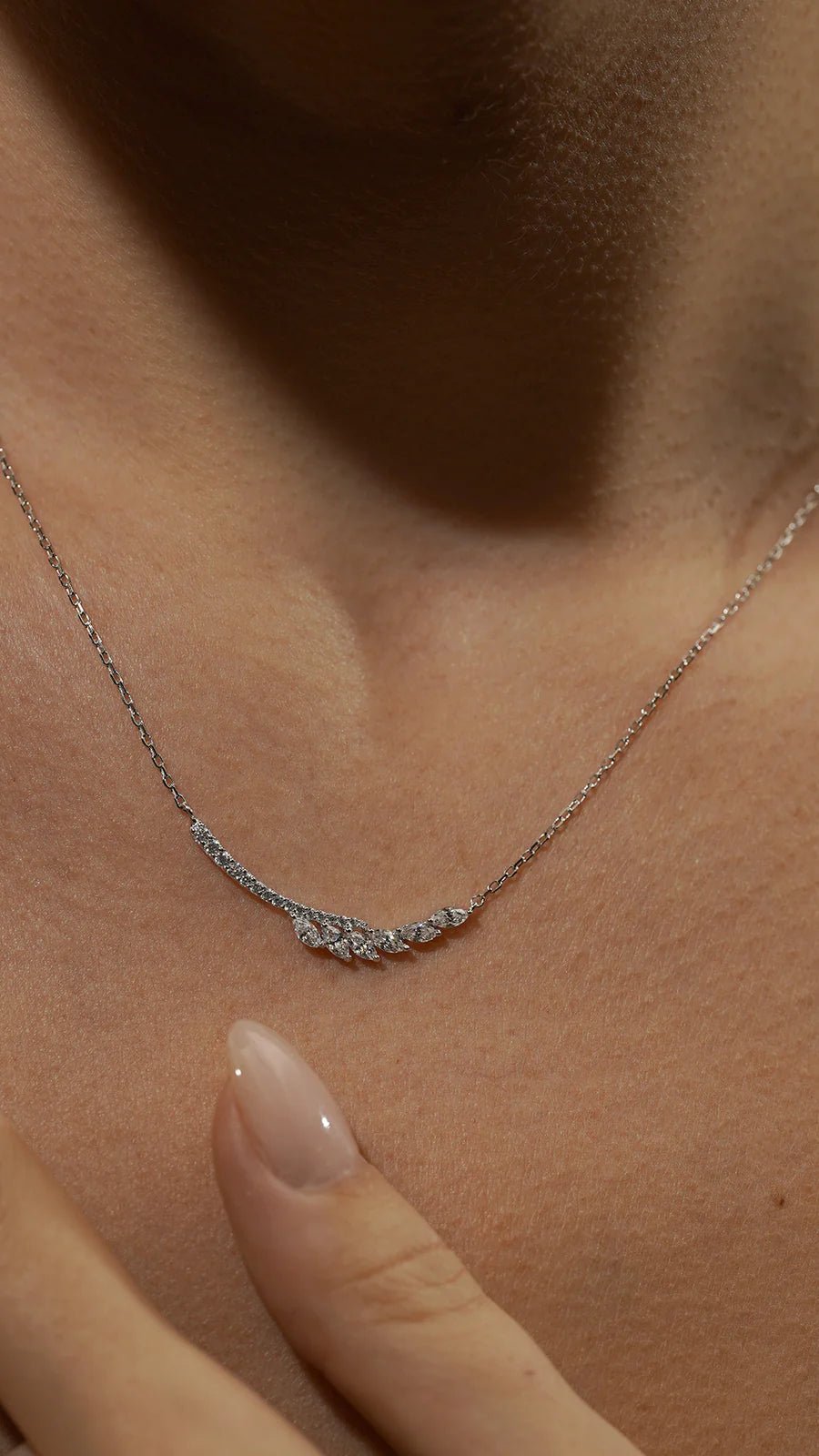 Leaf Zircon Silver Necklace - ARTSY SILVER