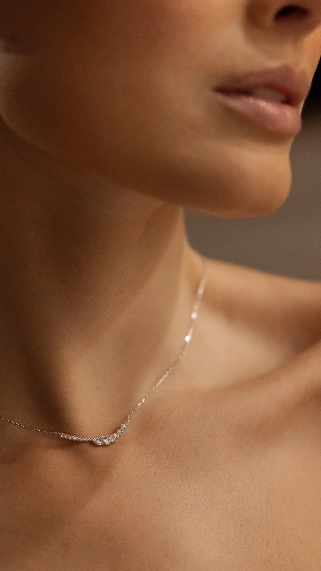 Leaf Zircon Silver Necklace - ARTSY SILVER