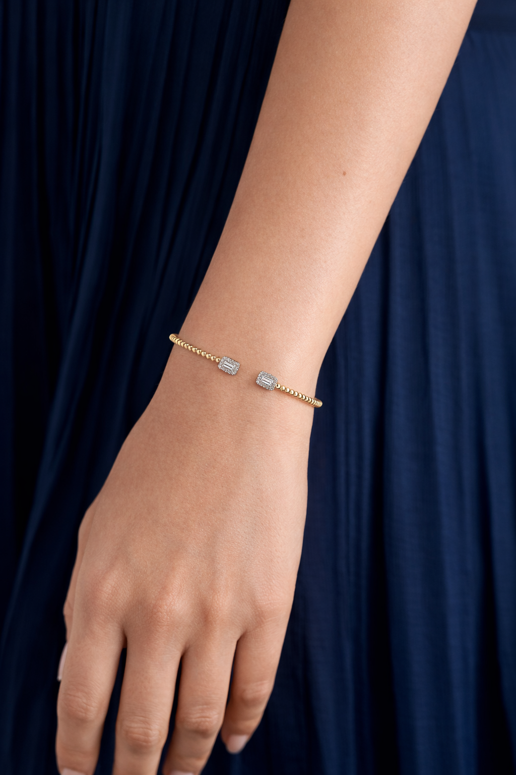 Miss Classy Zircon Bangle - ARTSY SILVER