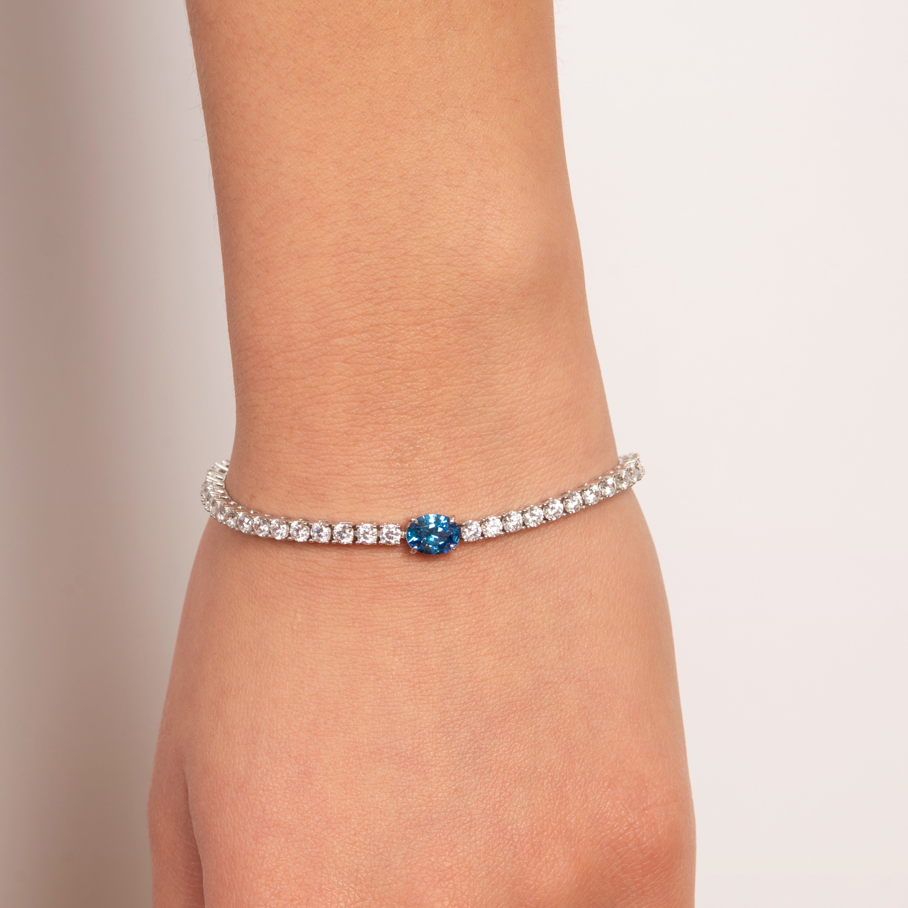 سوار الياقوت الأزرق البيضاوي وسوار تنس الزركون