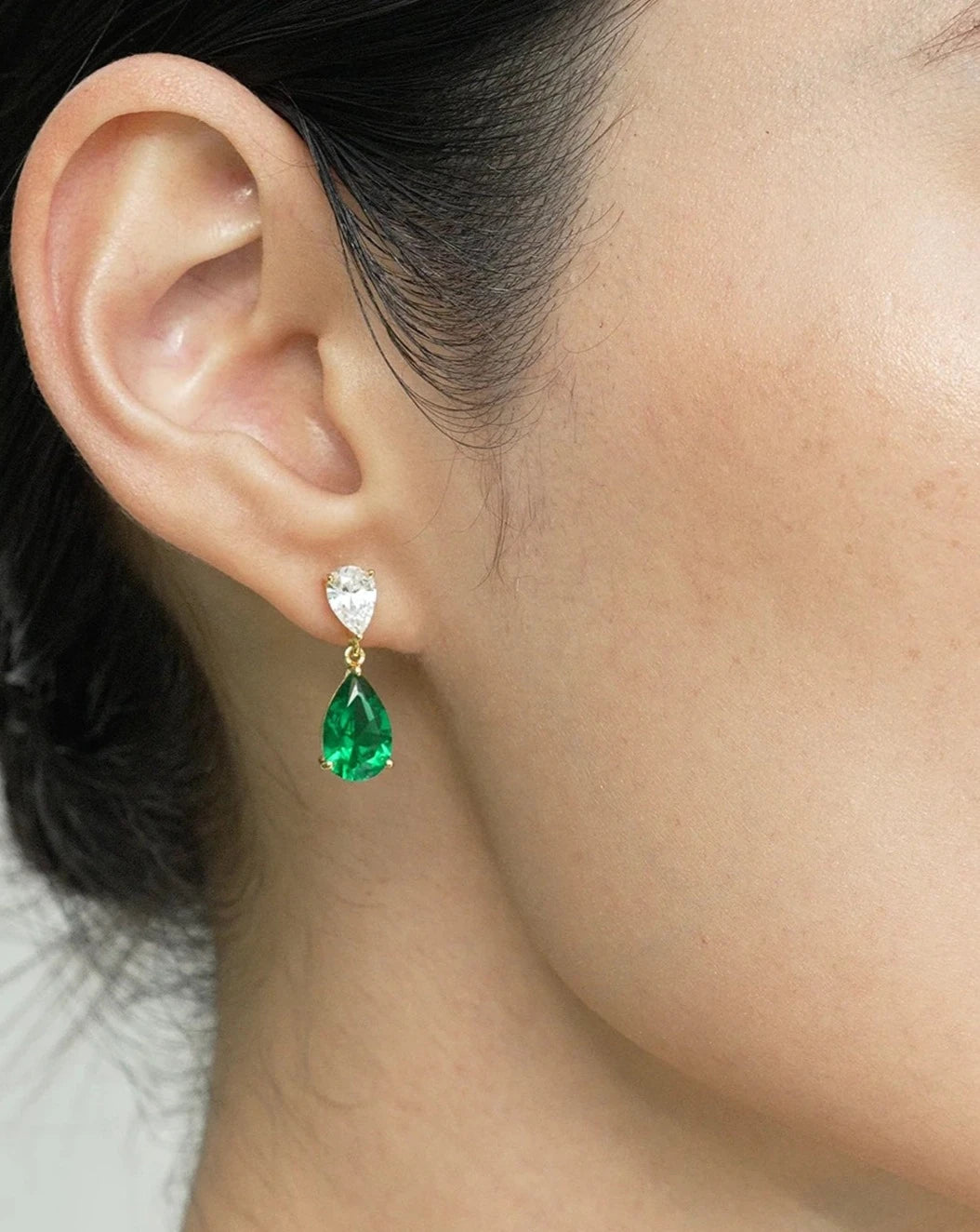 PEAR EMERALD STONE EARRINGS GOLD PLATING