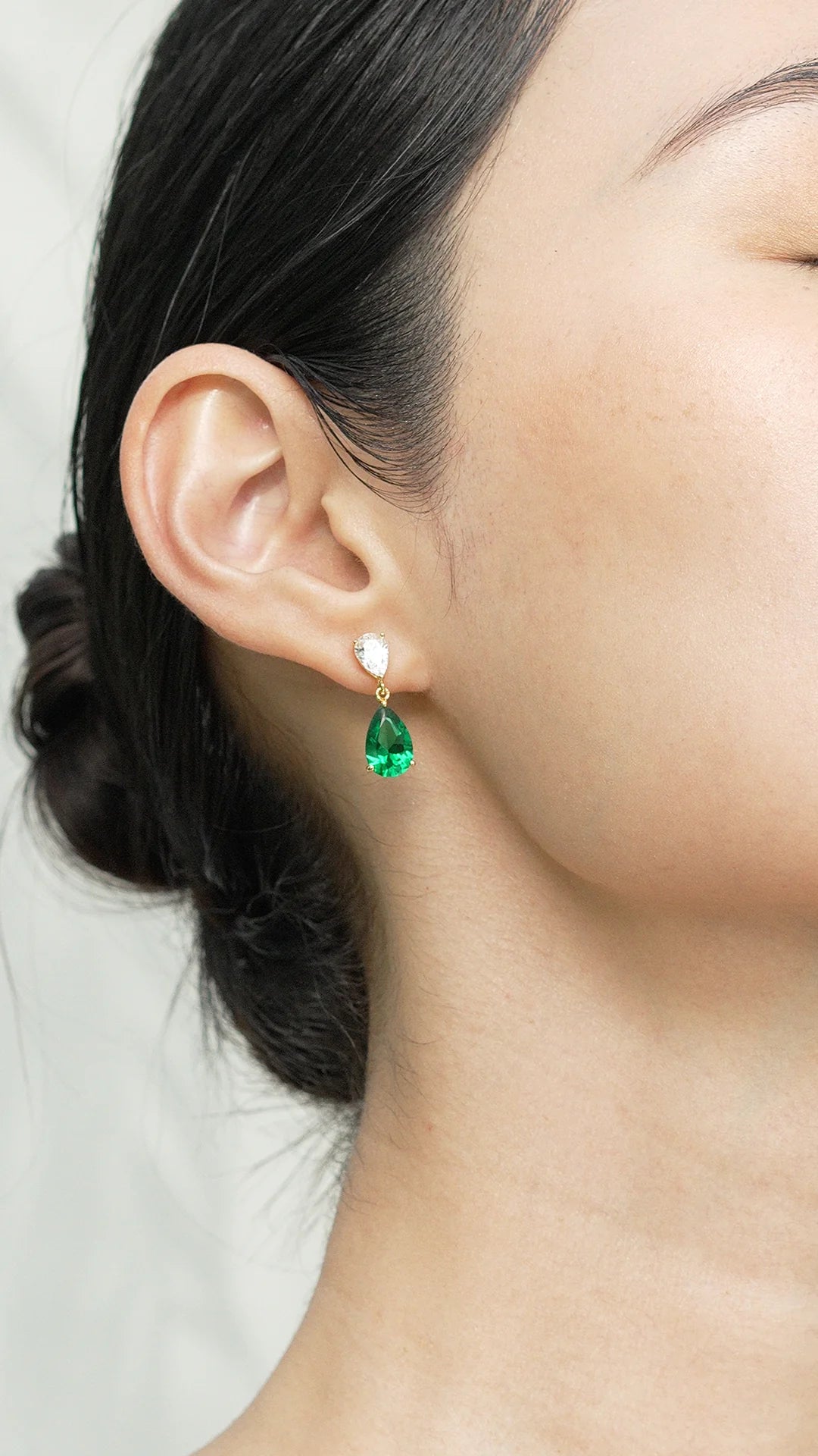 PEAR EMERALD STONE EARRINGS GOLD PLATING