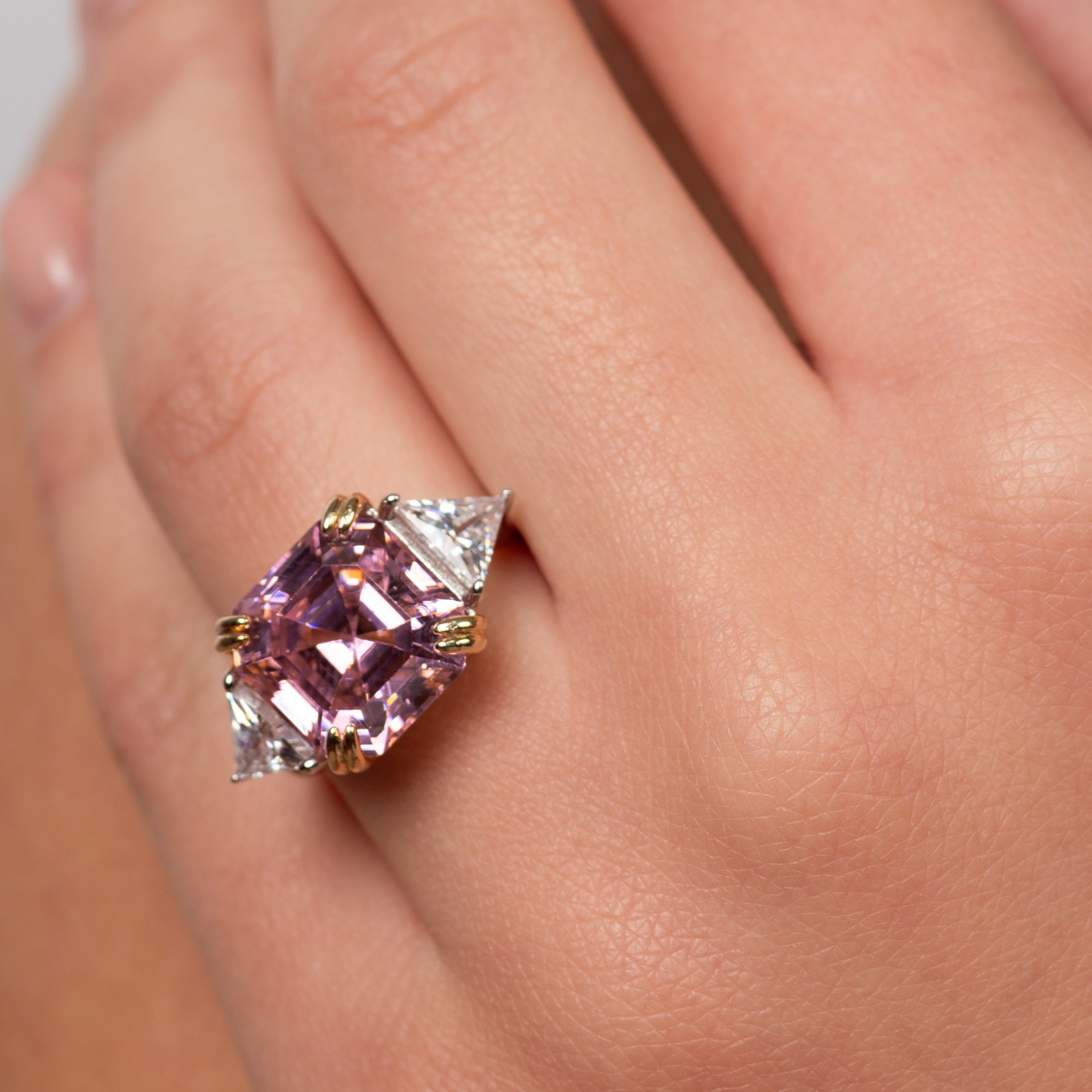 خاتم الحجر الوردي