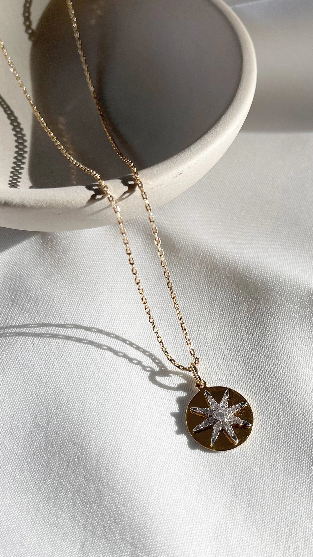 Pole Star Round necklace gold plating