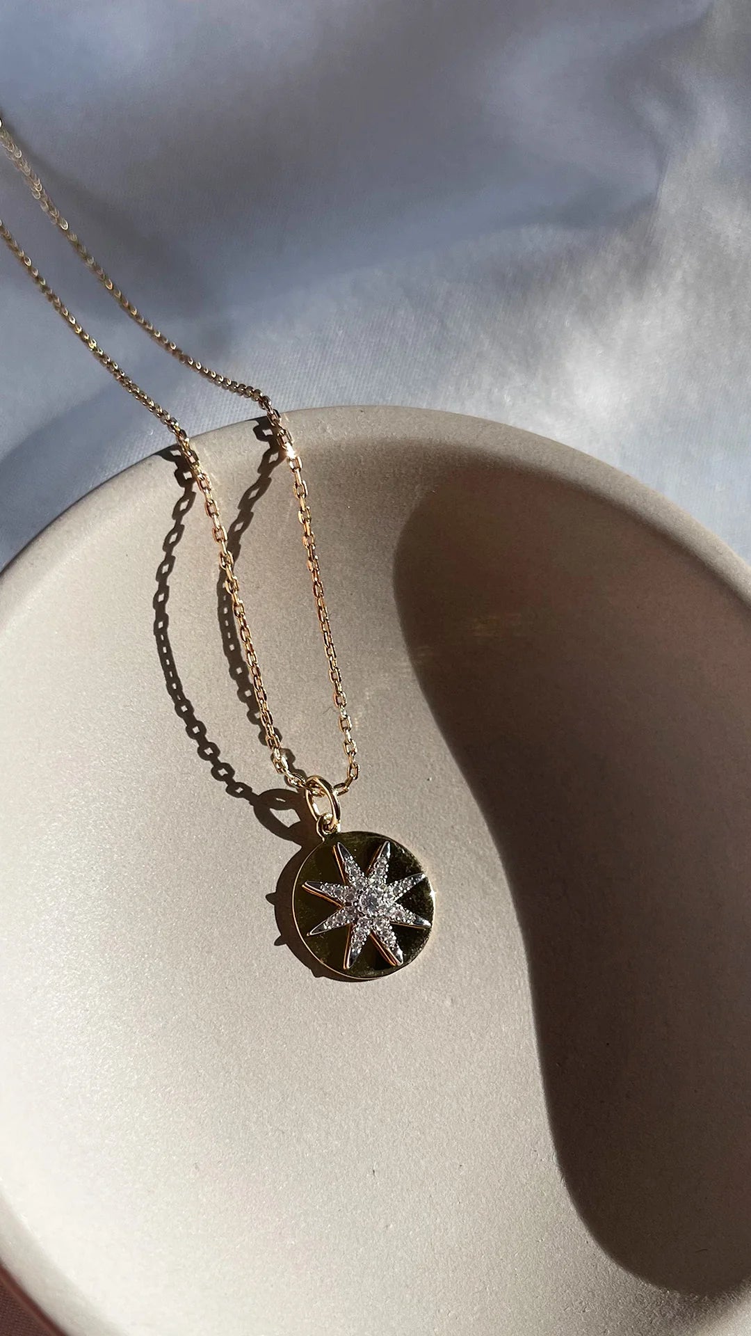 Pole Star Round necklace gold plating