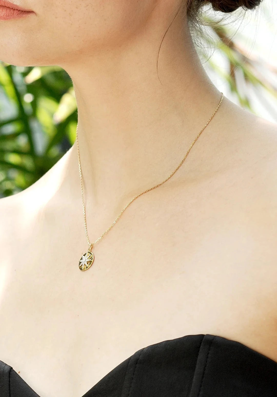 Pole Star Round necklace gold plating