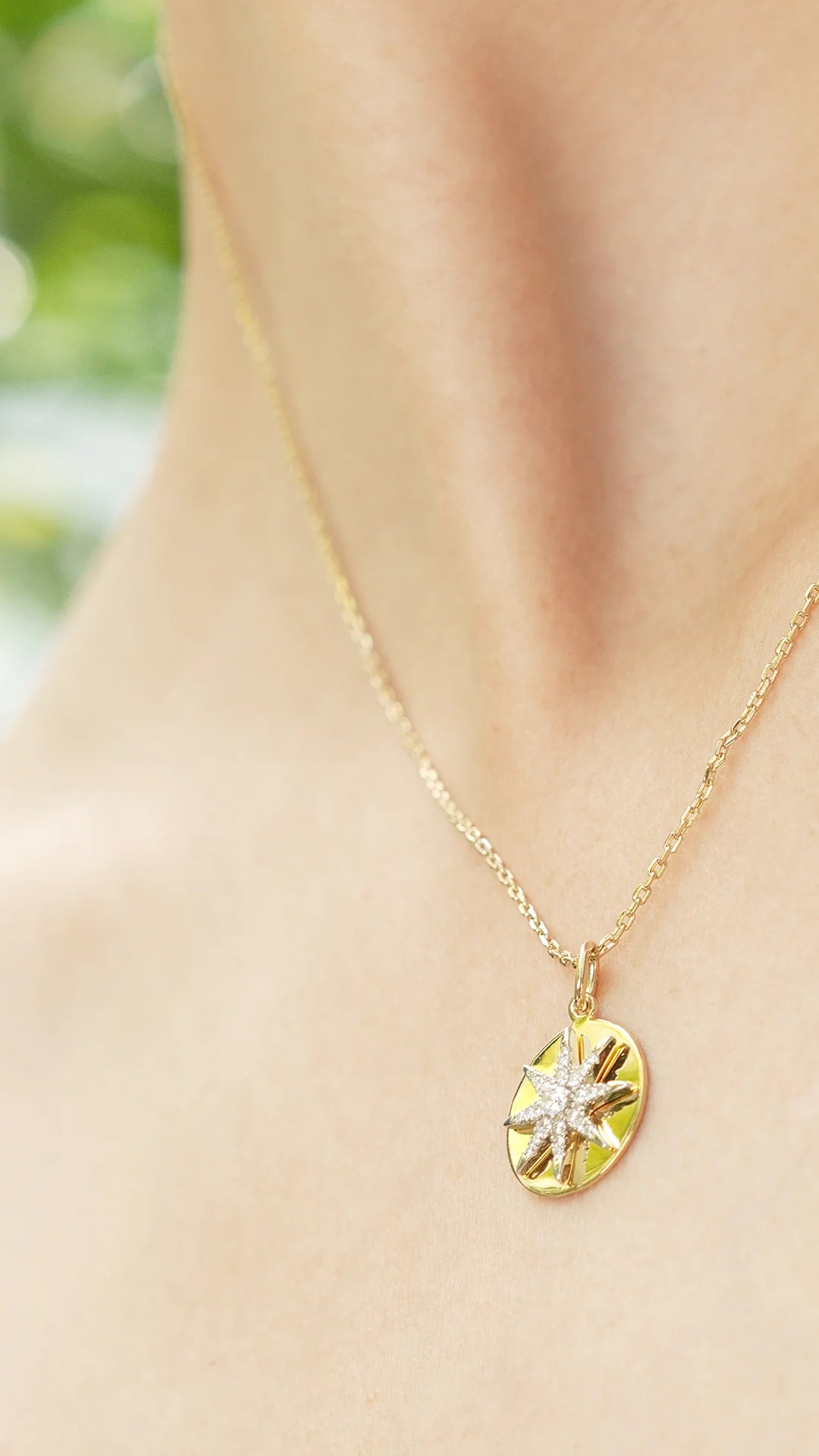 Pole Star Round necklace gold plating