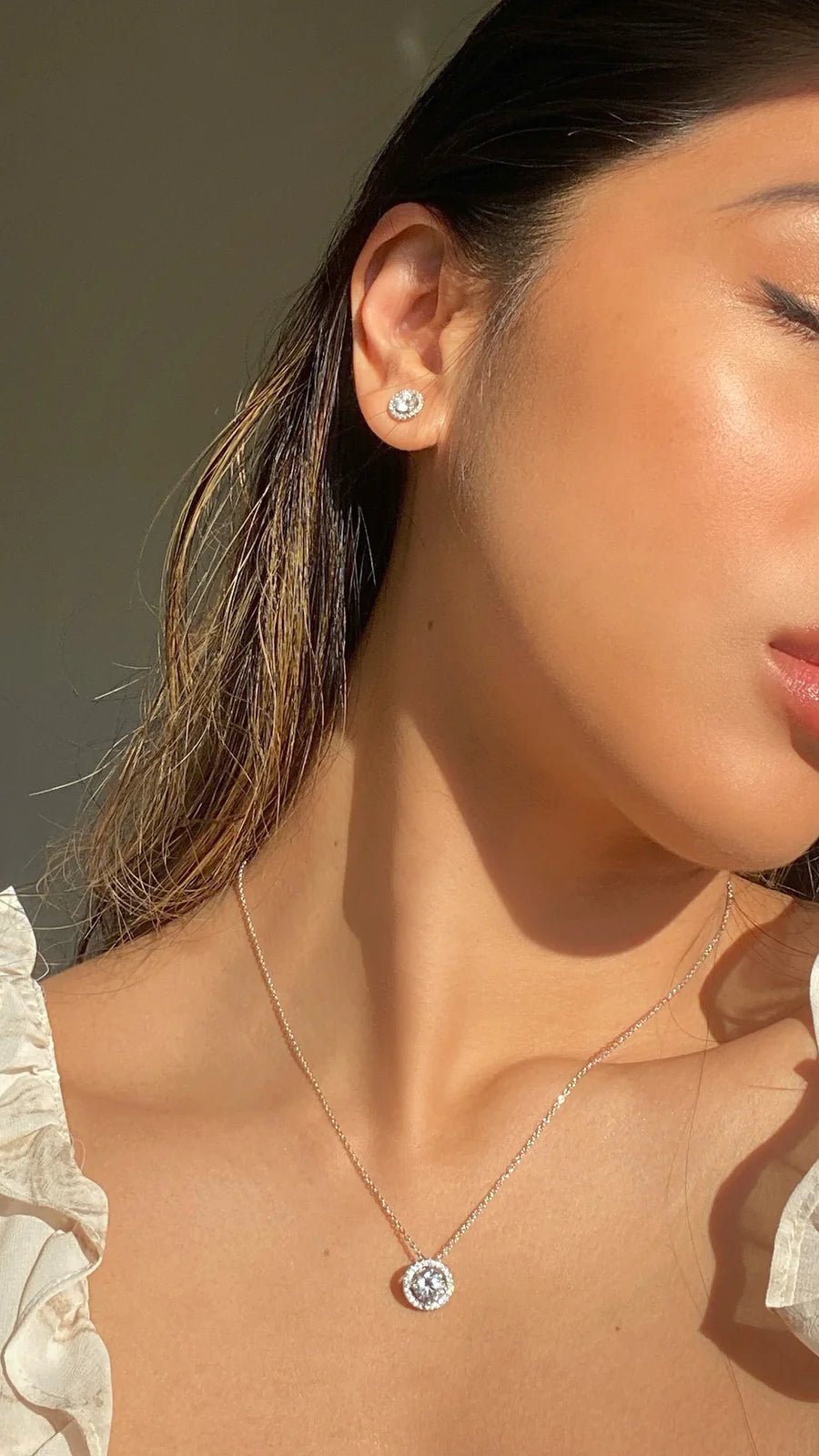 Round Zircon Solitaire Necklace - ARTSY SILVER