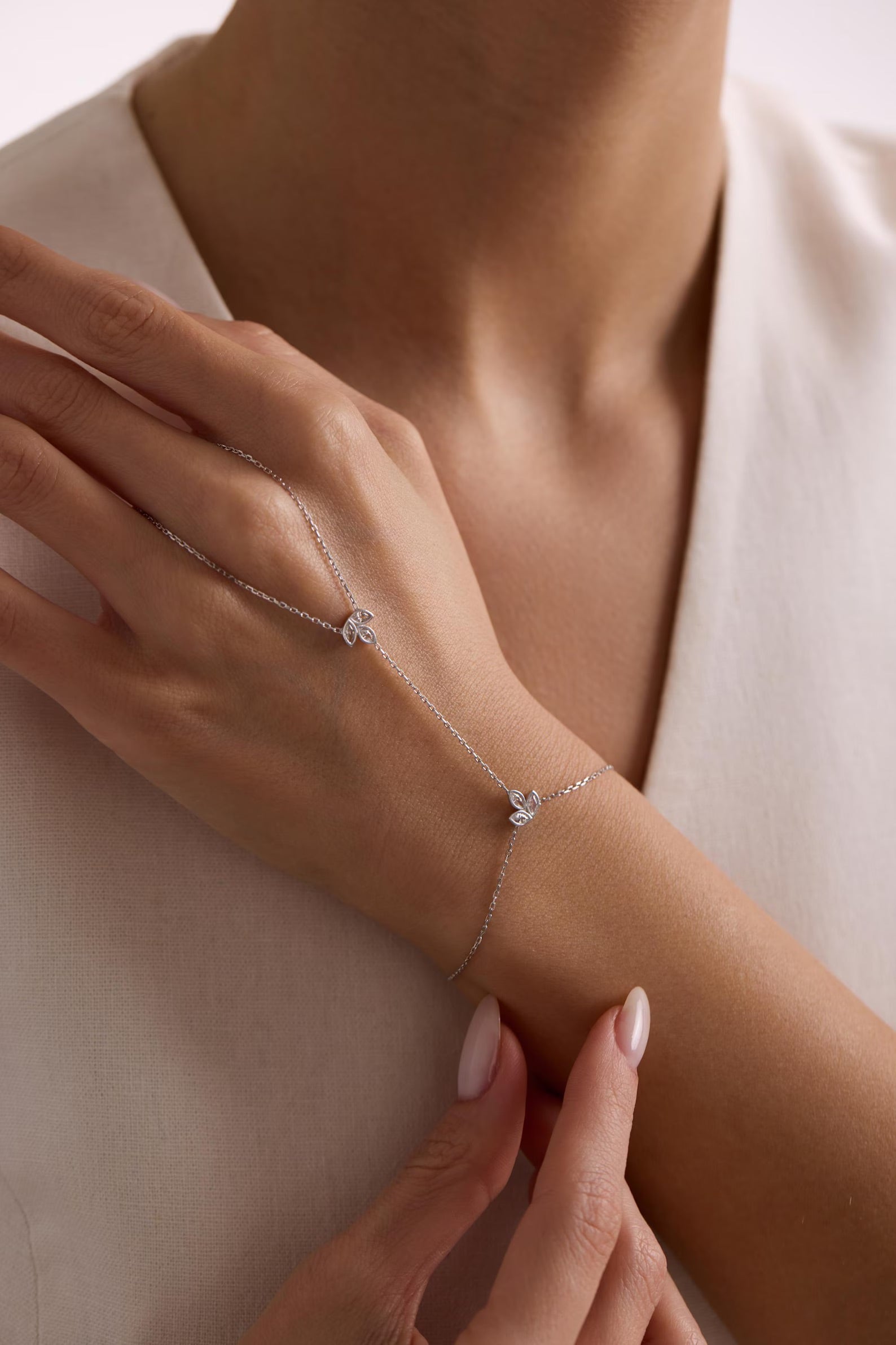 Lucia Silver Hand Chain - ARTSY SILVER