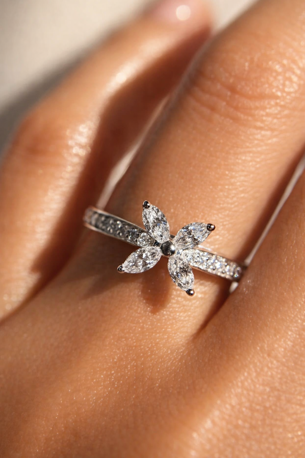 Snow White Zircon Silver Ring - ARTSY SILVER