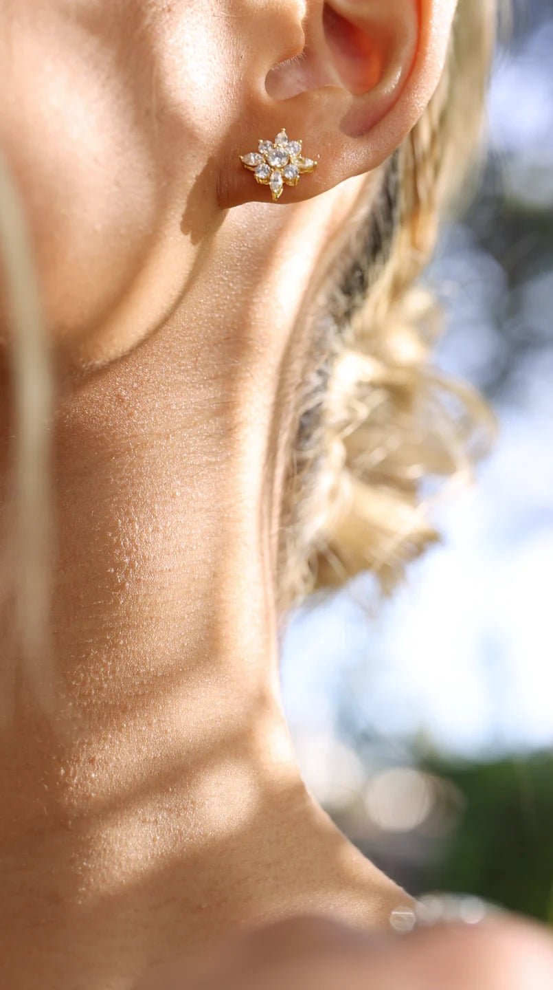 Snow Flower Zircon Stud Earring Gold plating - ARTSY SILVER