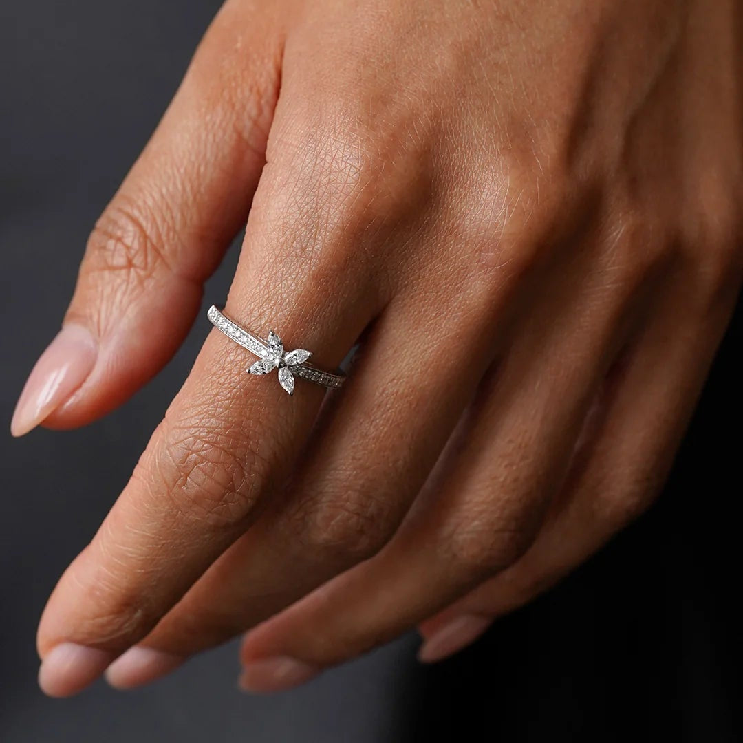 Snow White Zircon Silver Ring - ARTSY SILVER