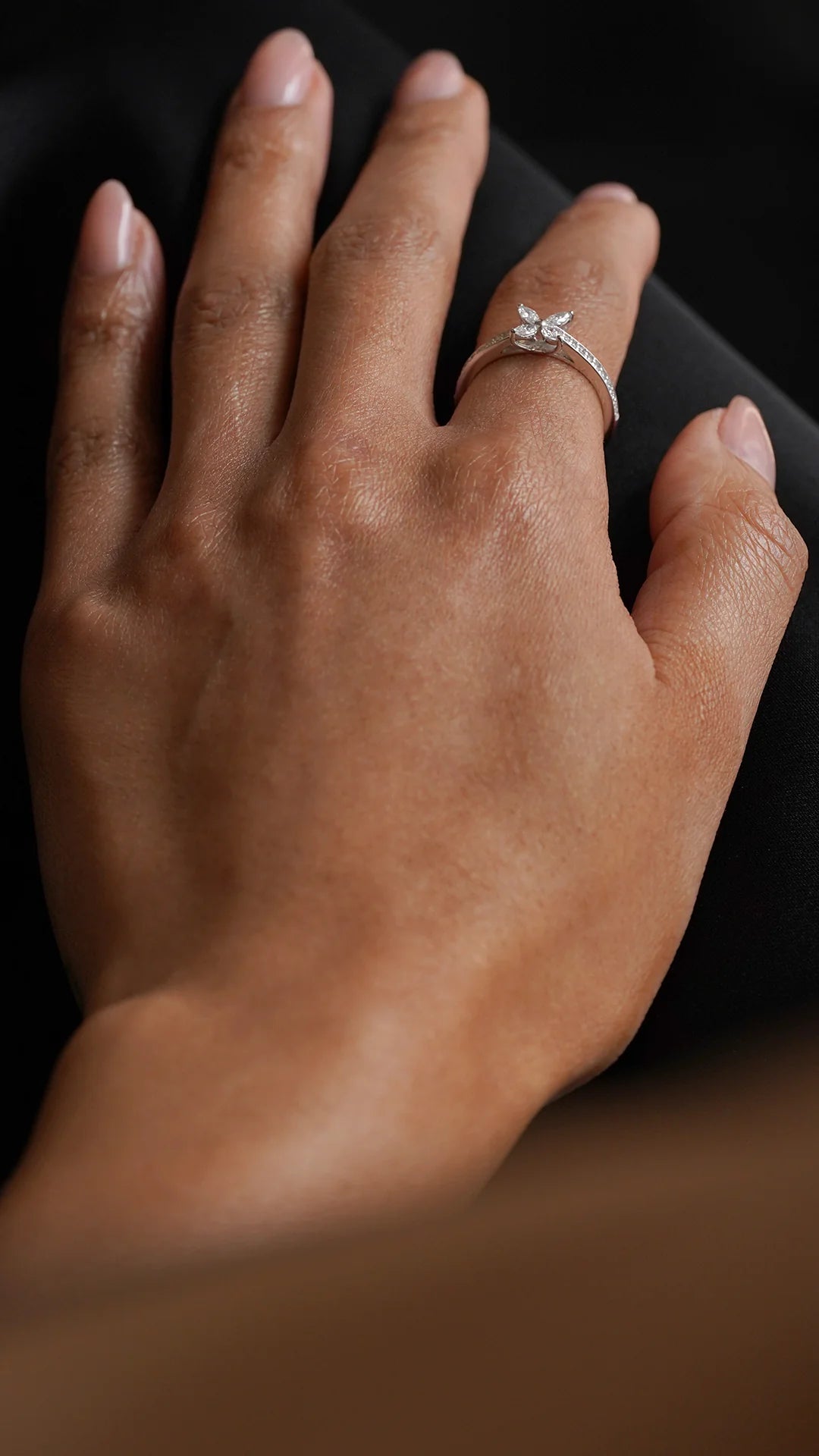 Snow White Zircon Silver Ring - ARTSY SILVER