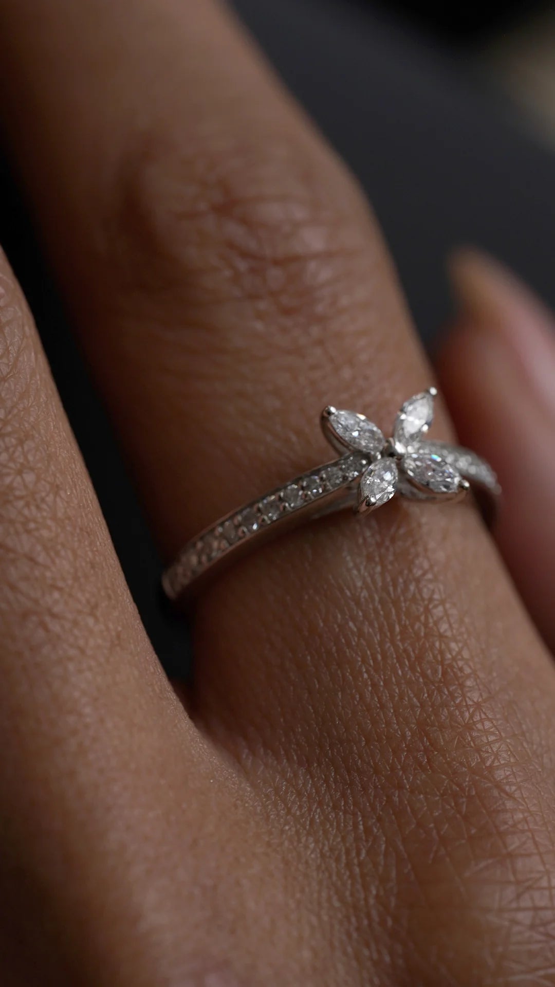 Snow White Zircon Silver Ring - ARTSY SILVER