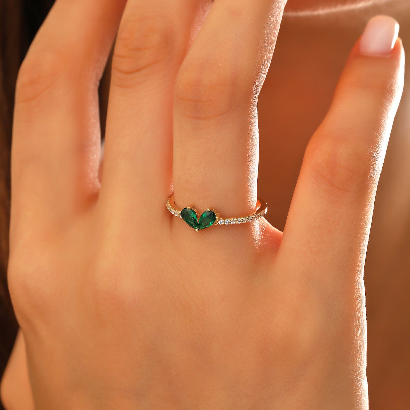 Sweet Kiss Emerald Heart Ring - ARTSY SILVER