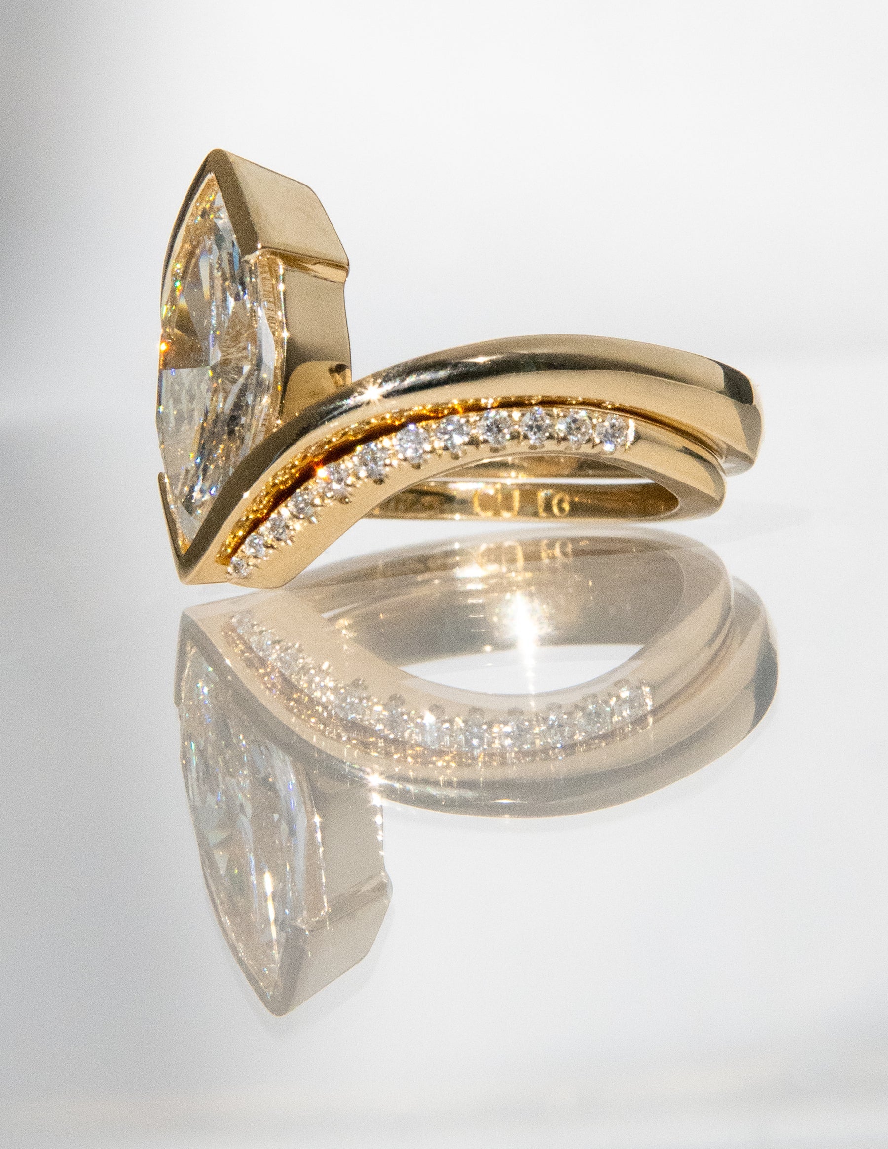 VERTICAL-MARQUISE-Ring