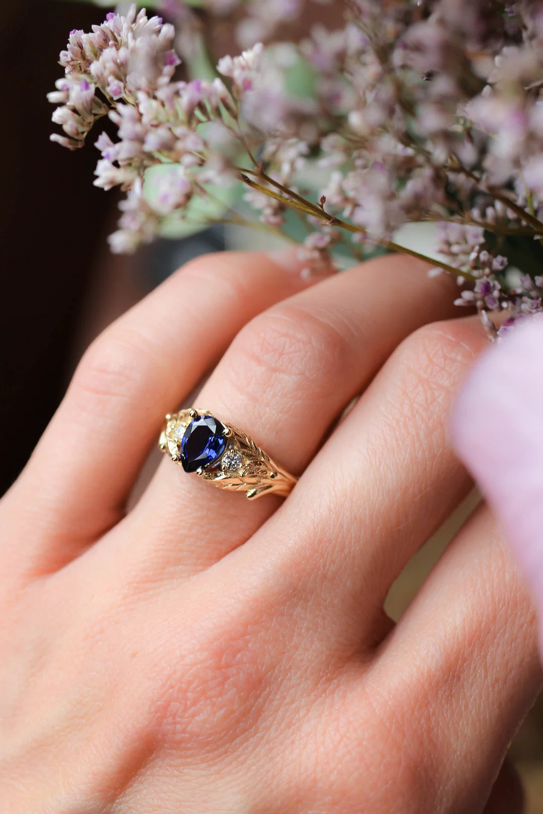 blue sapphire LEAVES ring