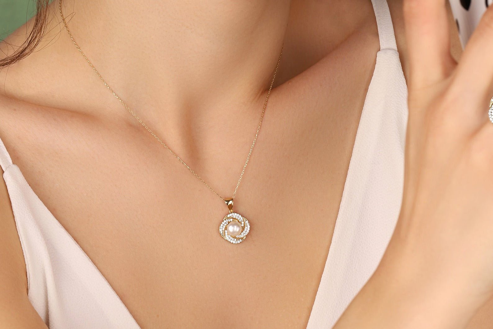 Hugged Pearl Necklace - ARTSY SILVER