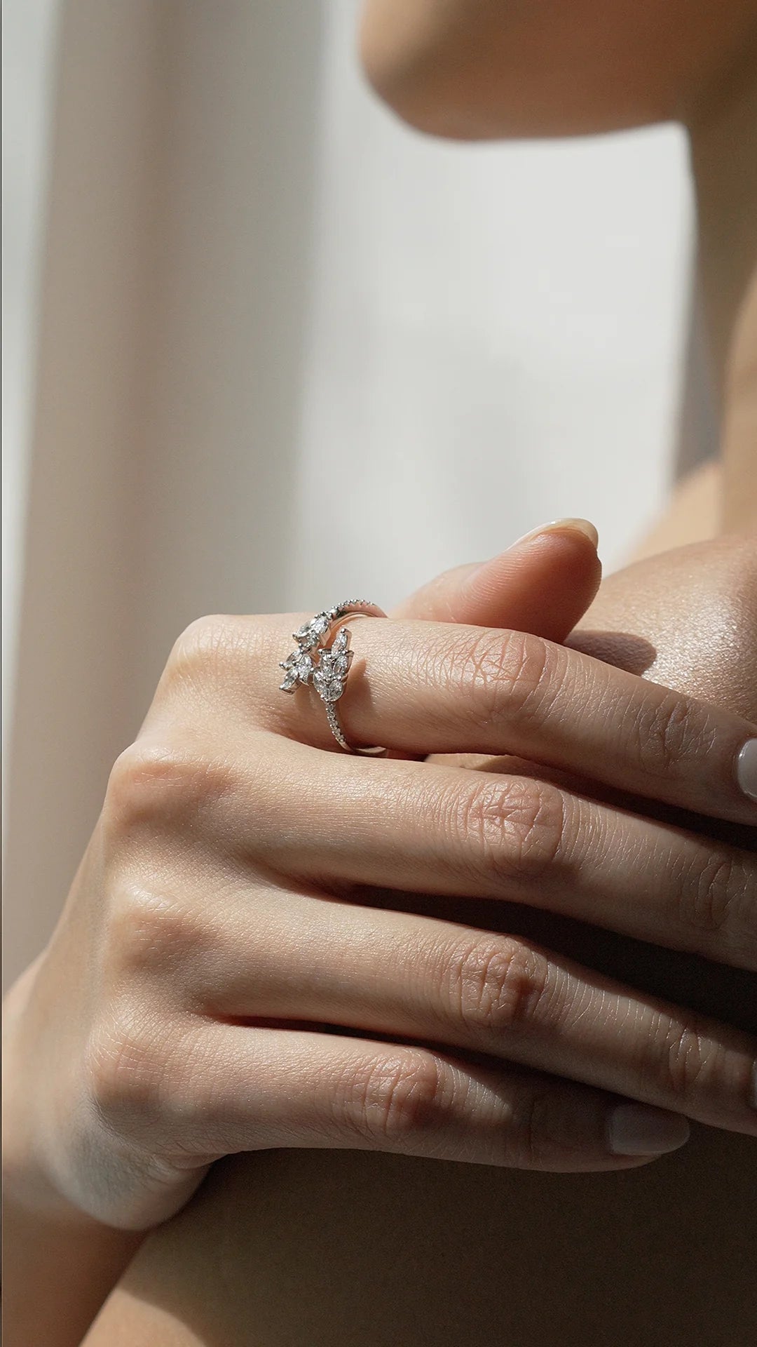 Leaf White Zircon Silver Ring