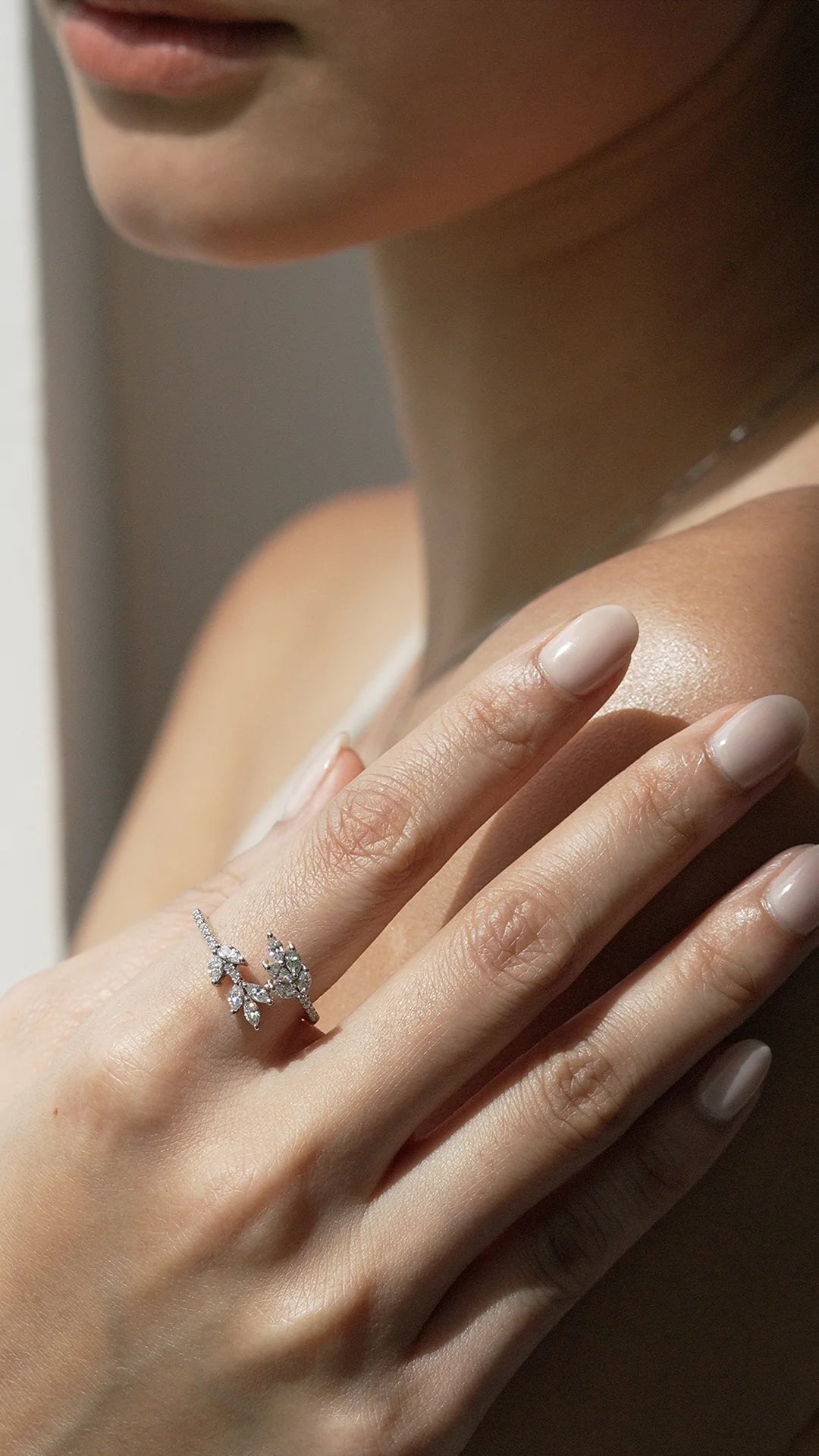 Leaf White Zircon Silver Ring