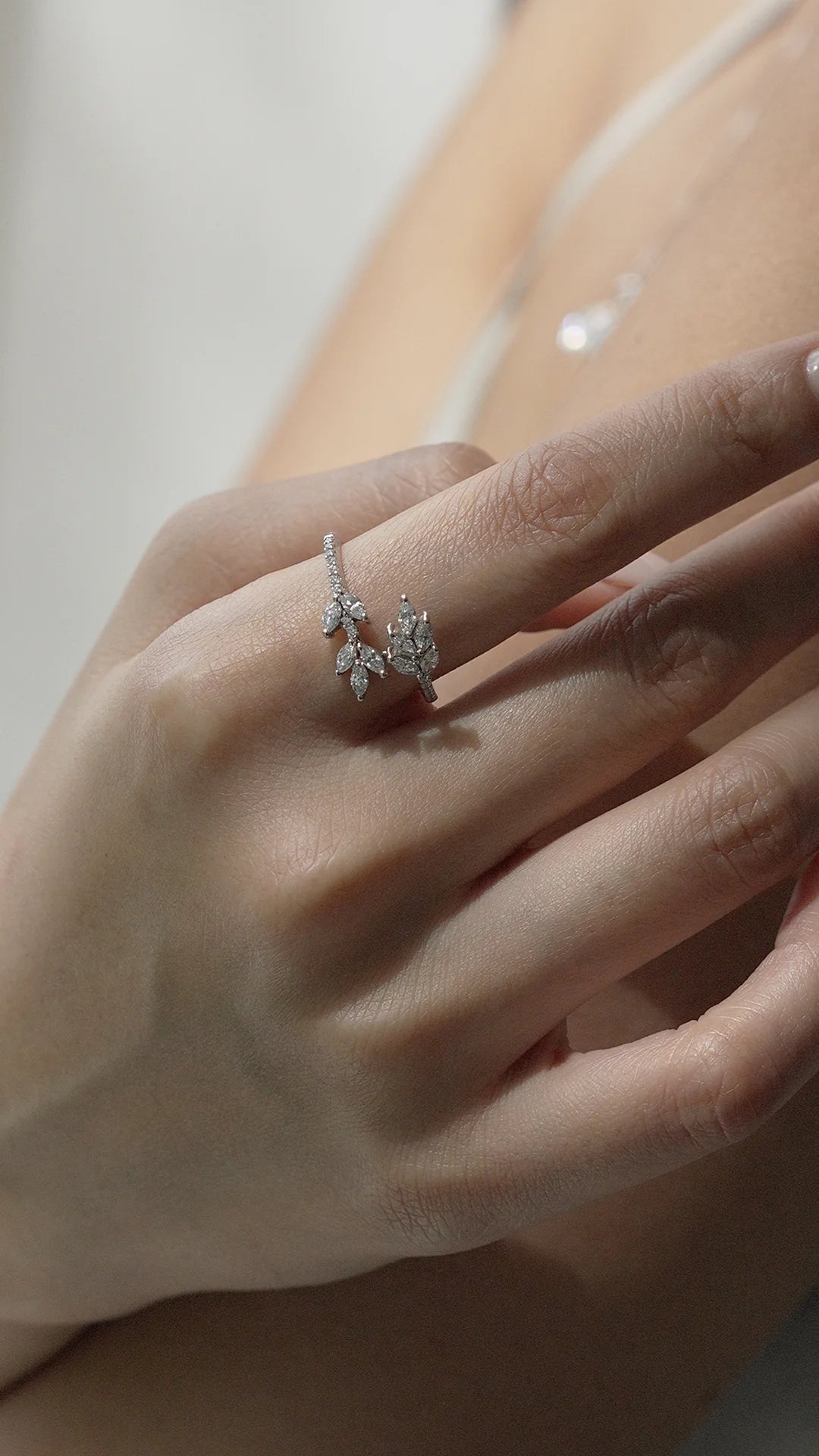 Leaf White Zircon Silver Ring