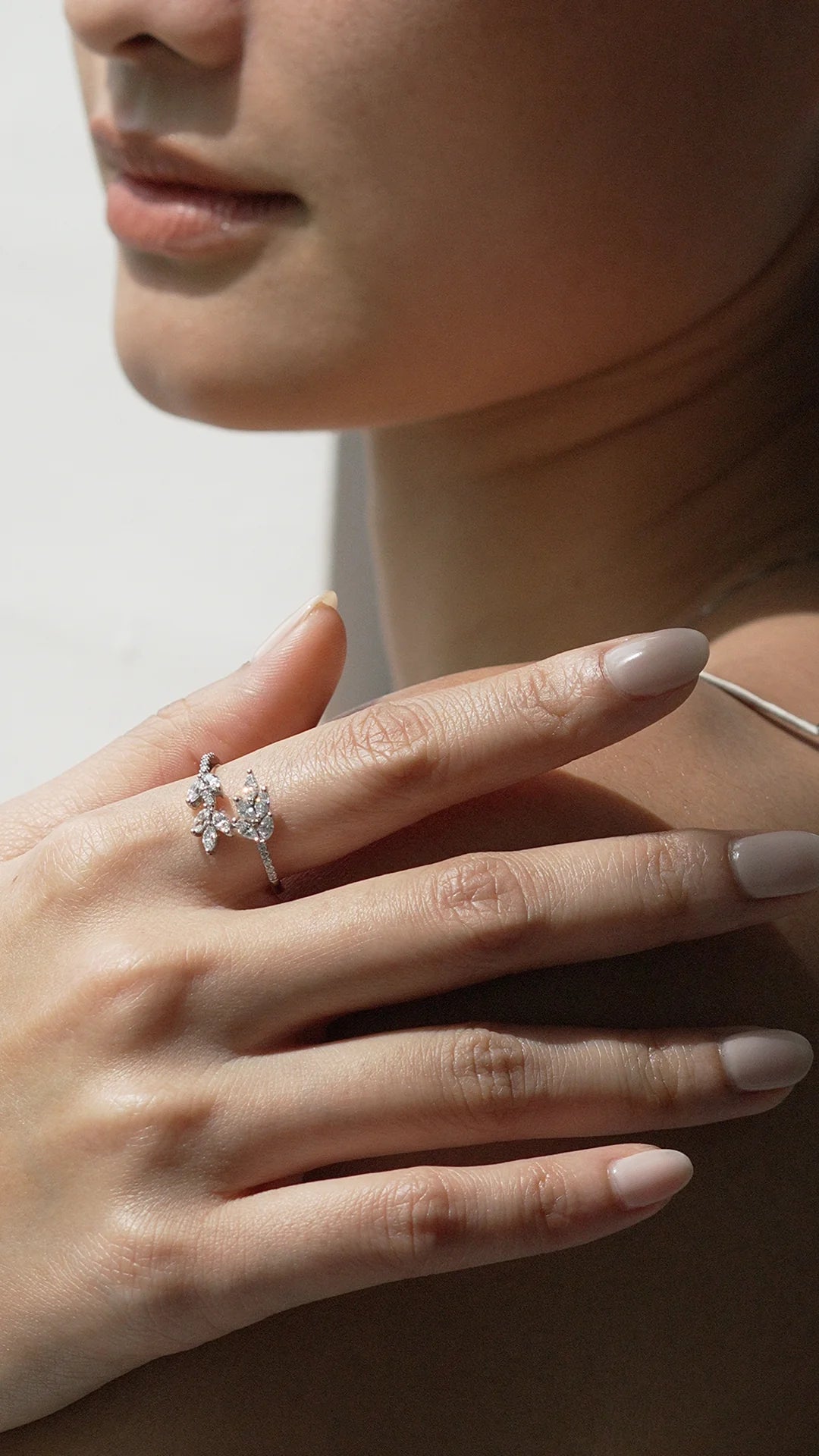 Leaf White Zircon Silver Ring