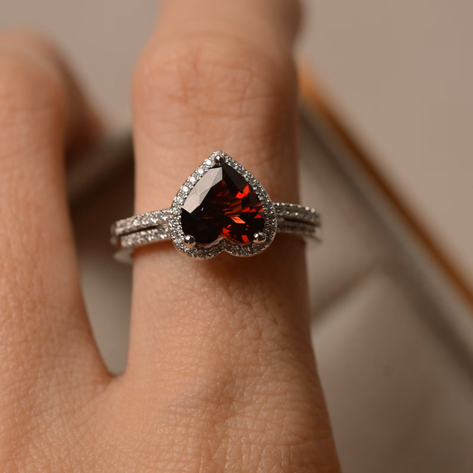 Mi Amor Garnet Ring 2 Set Ring